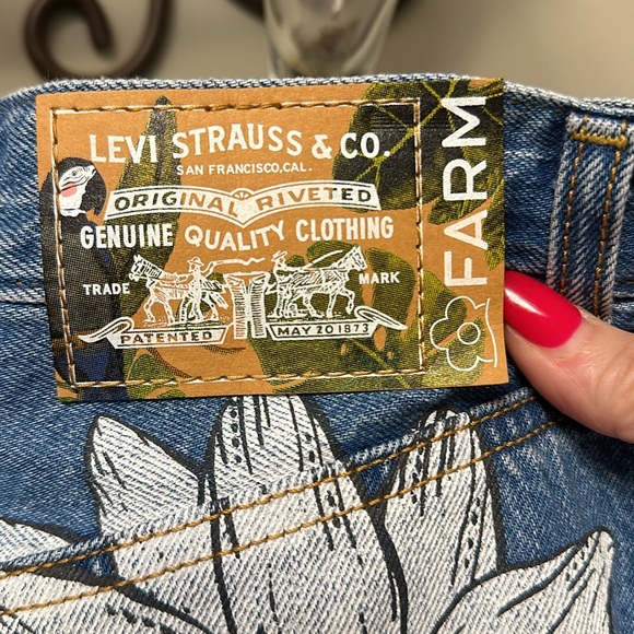 NWOT Levi’s Farm Rio Ribcage jean skirt - Picture 3 of 4